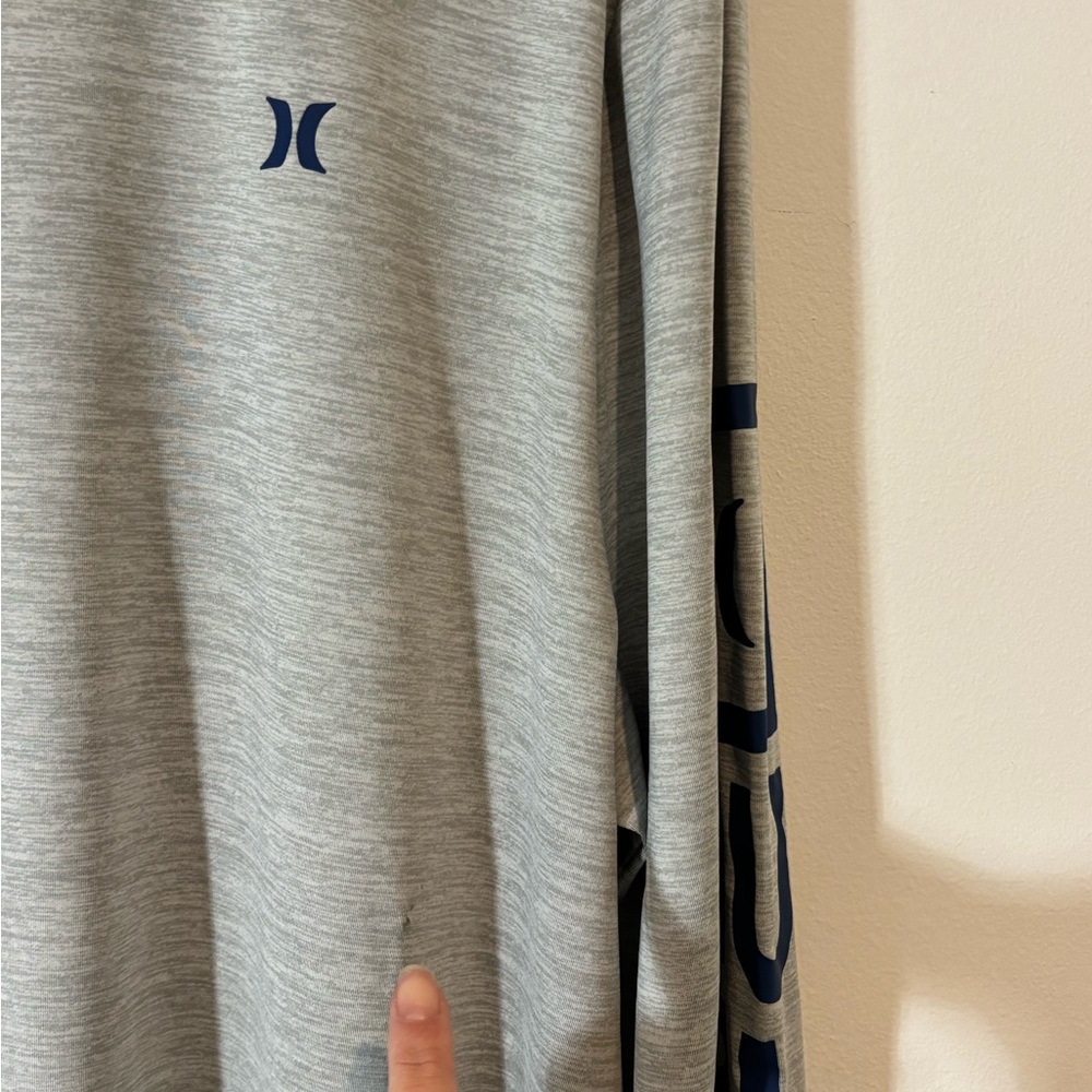 Hurley Men’s XL Gray Long Sleeve Shirt Blue Writing Casual Dri Fit Material - Picture 5 of 8